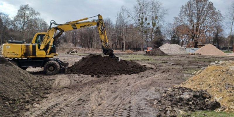 Trwa budowa boiska piłkarskiego w Kolejówce