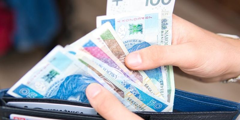 Uczciwość w Cenie: Znalezione Pieniądze Trafiają w Ręce Właściciela Dzięki Działaniom Policji z Warszawskiej Woli