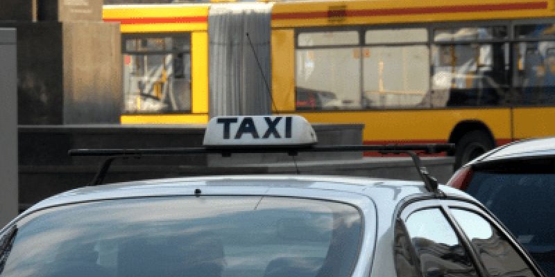 334 nieprawidłowości w przewozach osób. Kontrole ujawniły kierowców bez prawa jazdy i pod wpływem alkoholu