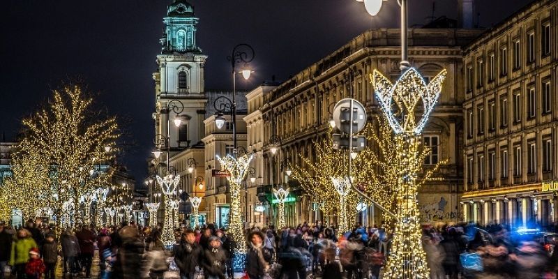 Demontaż ozdób świątecznych. Do kiedy można będzie oglądać dekoracje na Trakcie Królewskim?