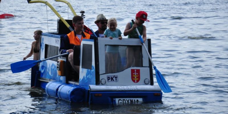 Gdyński trolejbus w wyścigu z wielbłądem