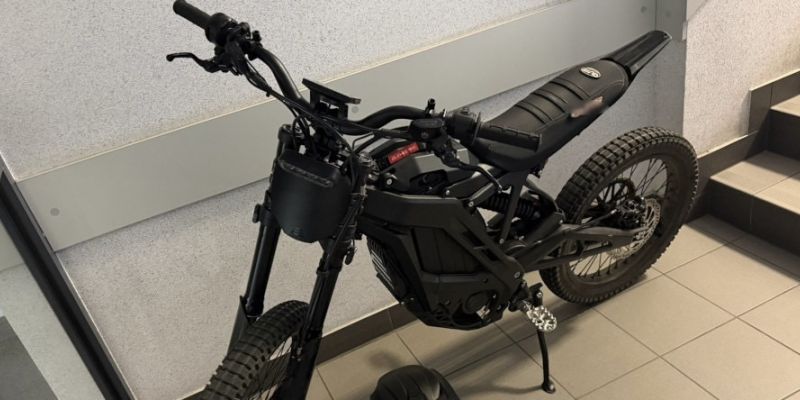 17-latek nie zatrzymał się do kontroli - próbował potrącić policjanta motorowerem