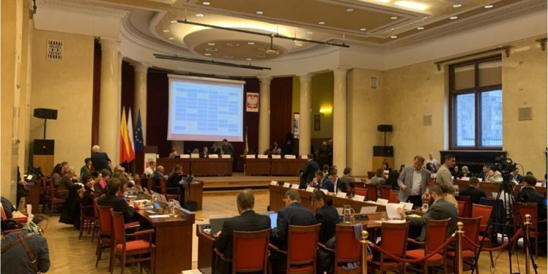 [Komentarz] Sesja lutowa, czyli wiele tematów, o których warto dyskutować