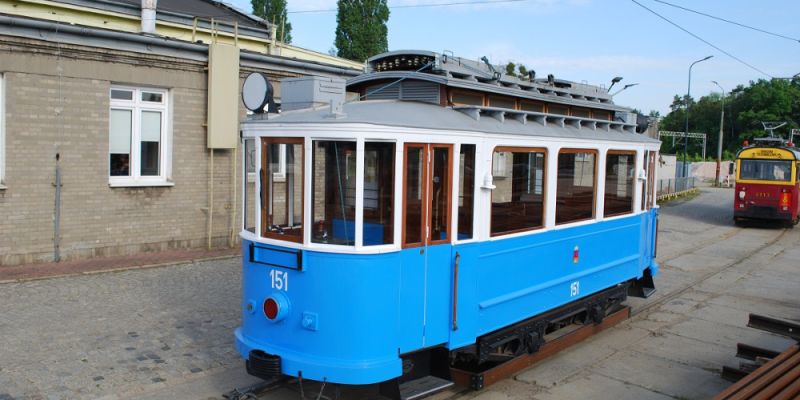 Zabytkowy tramwaj z Krakowa spędzi wakacje w stolicy