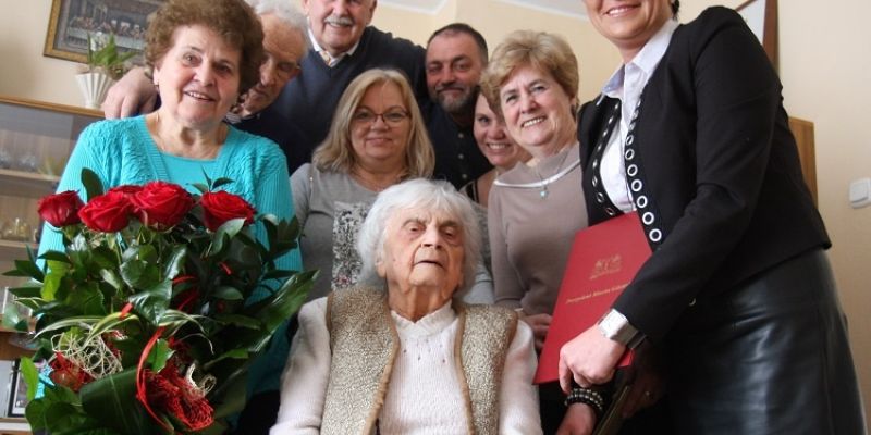 „Pan Jezus zgubił listę i dlatego długo żyję”. Stanisława Chrobak kończy 100 lat