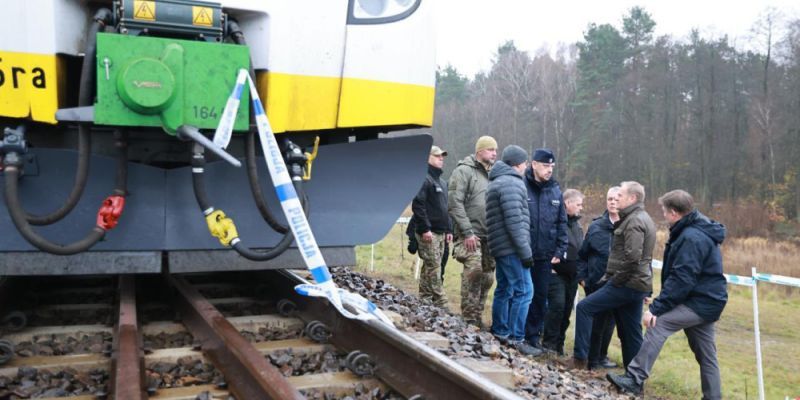 Premier wprowadza trzeci stopień alarmowy CHARLIE. Co to oznacza dla obywateli?