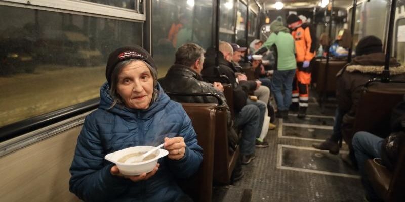 Jest coraz zimnej, pomóżmy osobom bezdomnym!