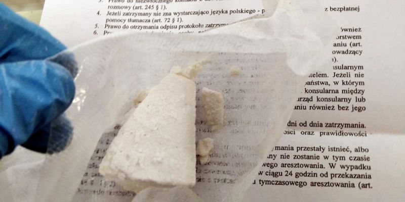 Poszukiwany mężczyzna zatrzymany z 35 gramami metaamfetaminy! Sukces policji w Sulejówku