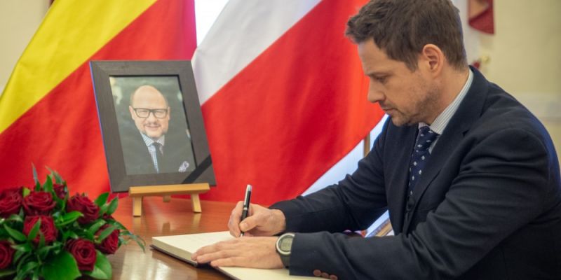 Księga kondolencyjna po śmierci prezydenta Pawła Adamowicza