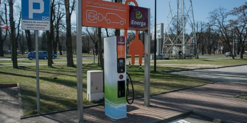 Nowe stacje ładowania pojazdów elektrycznych