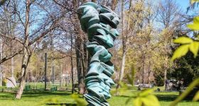 Ostatnia szansa, by zobaczyć rzeźbę Tony’ego Cragga w Sopocie. „Mieszane uczucia” znikną z Parku Północnego